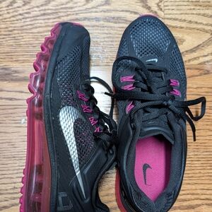 Nike Women's Black and Pink Athletic Shoes